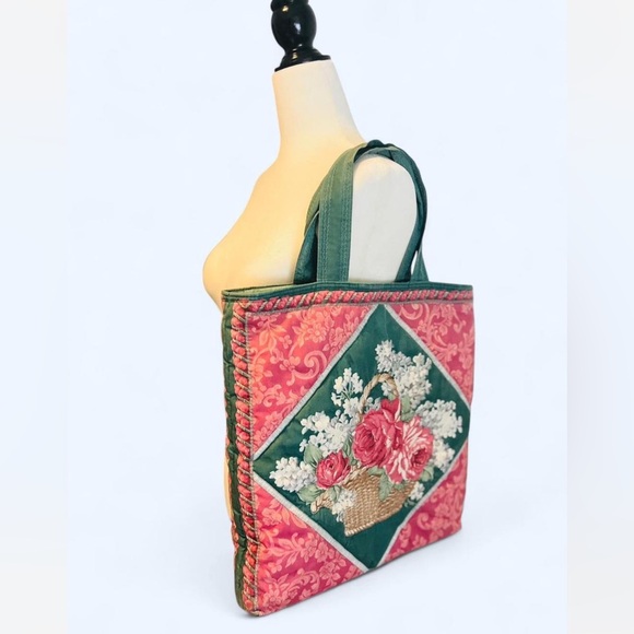 other Handbags - Vintage Quilted Embroidered floral rose tote bag with green trim bag